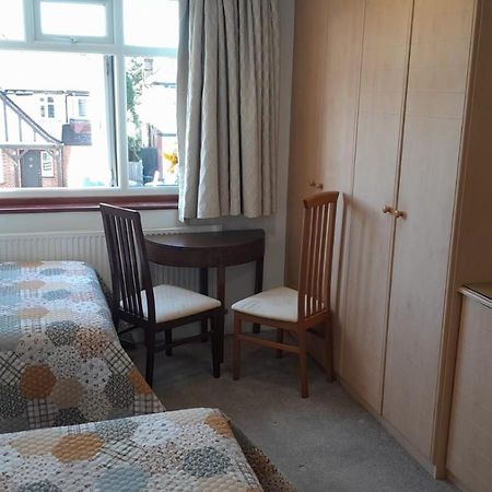 Edgware B&B Barnet Ngoại thất bức ảnh